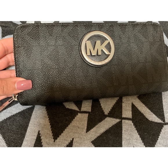 COPY - MK wallet - Picture 1 of 2
